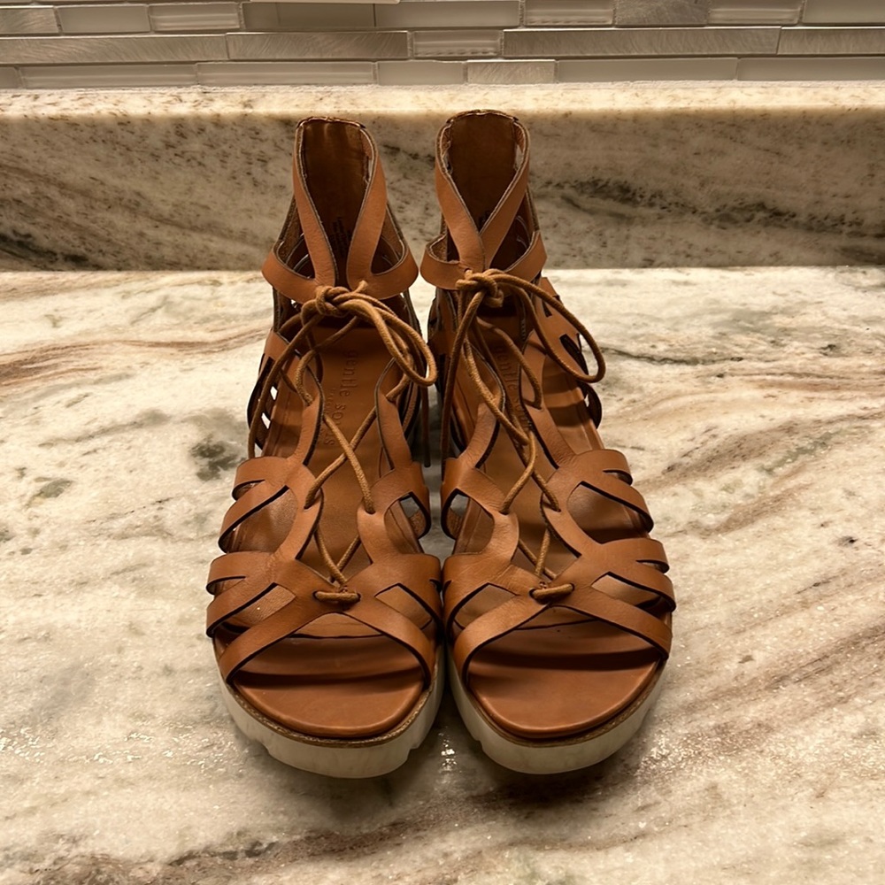 Gentle Soft by Keneth Cole gladiator sandals